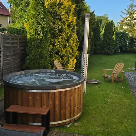 Baza Jacuzzi 빌라 Lipusz